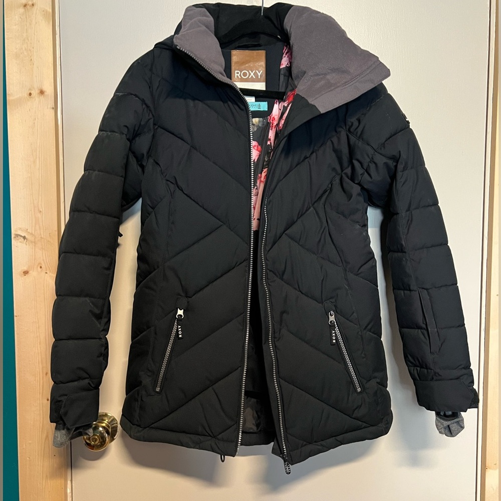 Roxy women’s small dry fit black snow jacket with inside pink flower design